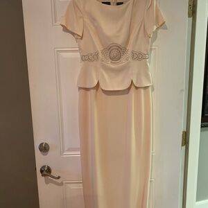 Liz Claiborne formal dress. Size 6. Only worn one time to my daughter’s wedding.